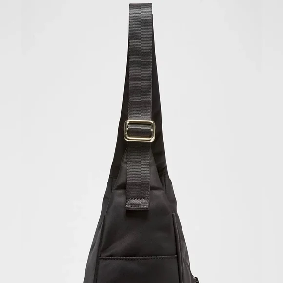 Lululemon City Essentials Shoulder Bag 4L Black NWT - Picture 9 of 15